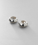 "シルバー ハギーフープ リッジピアス"