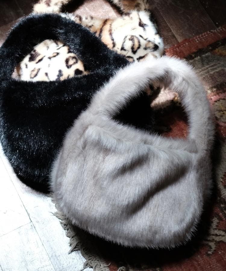 【CLASSY.12月号掲載】コンパクトフェイクファーバッグ