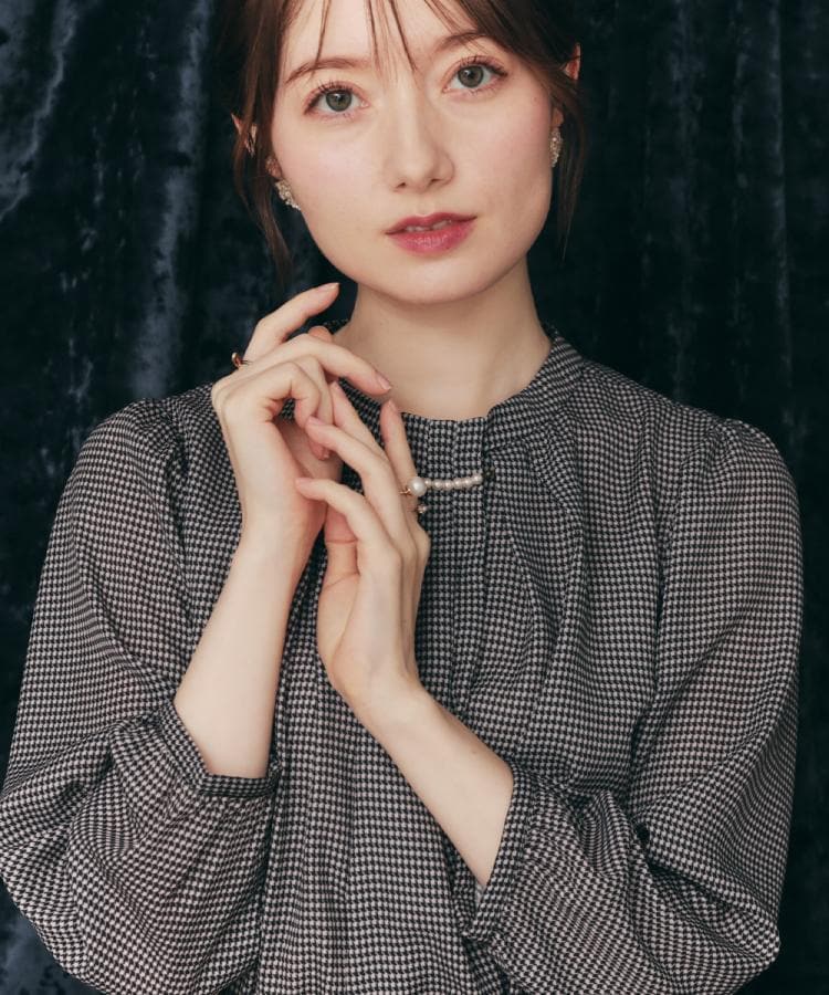 【大人可愛い・パール取り外し・通勤】・タックタイチェック柄ブラウス
