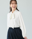 "【洗濯機可】すっきりバランスにこだわった リボンタイブラウス"