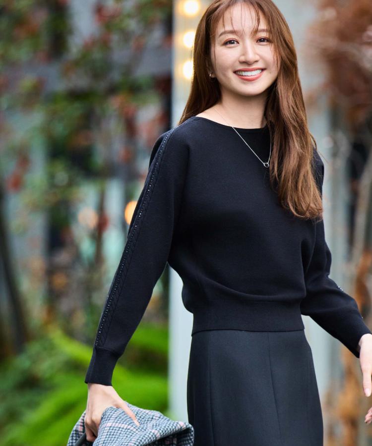 【手洗い可】ケーブルとビーズの袖デザインニットトップス