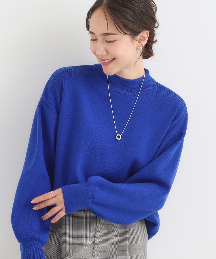 【洗える/毛玉レス】表面がきれいなハイネックバックスリットニット