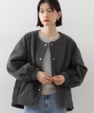 "前後で印象が変わる ドッキングノーカラージャケット"