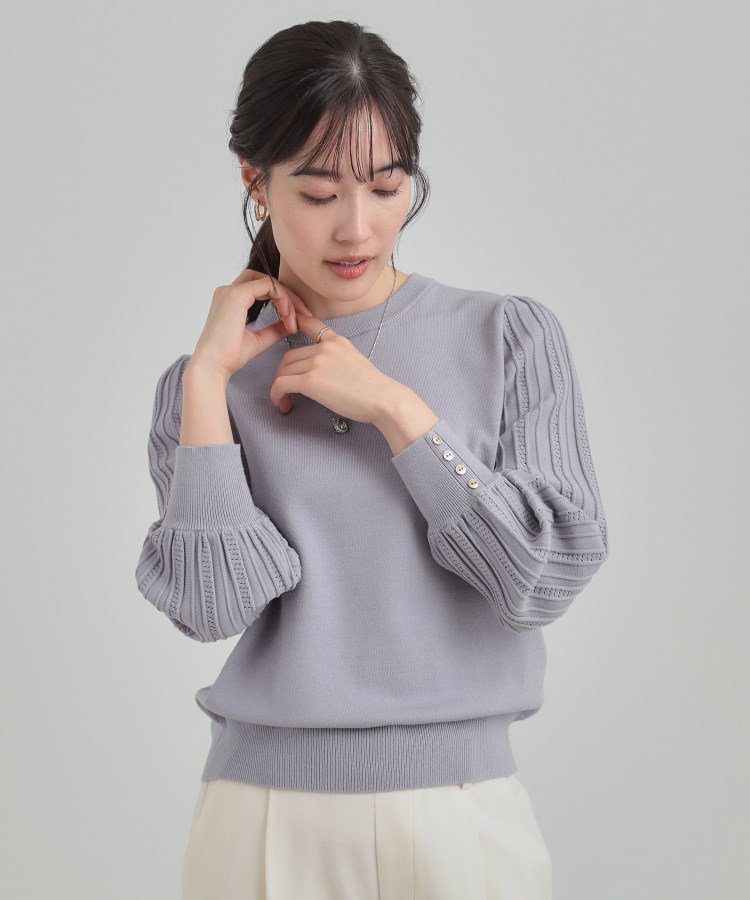コンパクト見えが大人かわいい お袖編み柄ニット