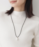 パール調モチーフコードネックレス