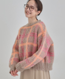 チェック柄ふわふわニット