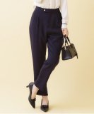 パール調釦テーパードパンツ