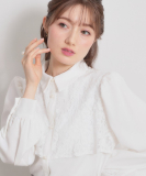 総レース切り替えパール調ボタンブラウス