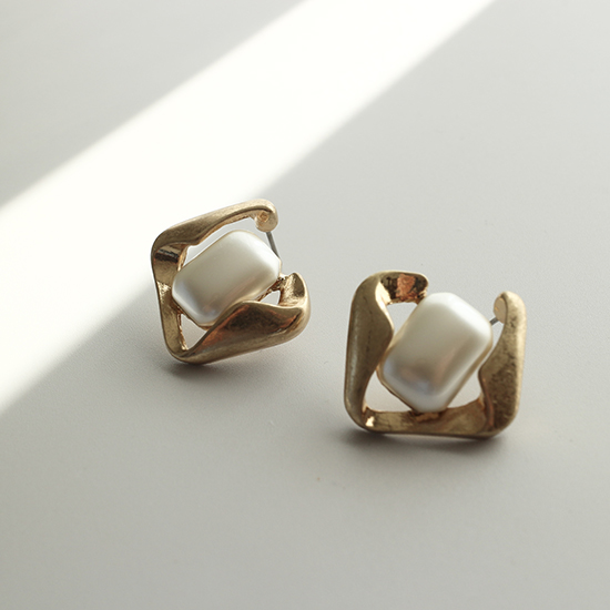 [pono]square ピアス / ゴールド