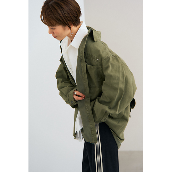 [Pauline Bleu]ミリタリーテイストバックテキストシャツ